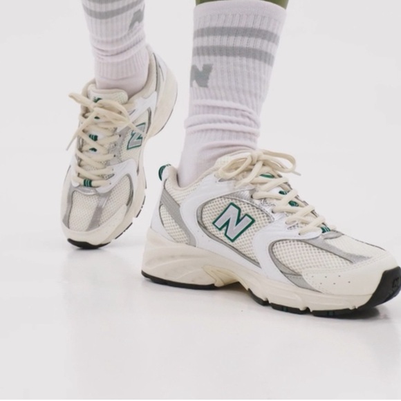 New Balance 530 trainers in Sea Salt/White (Just bought, too big, W 7.5 M 6) - Picture 4 of 5